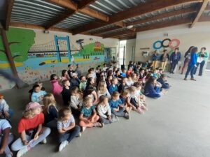 enfants sous le préau